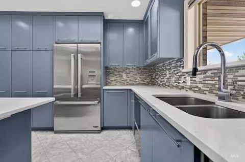 Kitchen - 9590 Foothill Rd, Middleton, ID 83644 photo 4 of 9