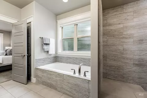 Bath - 3765 W Dublin Dr, Eagle, ID 83616 photo 3 of 5