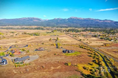 6 Michelle Pl, Mccall, ID 83638 photo 2