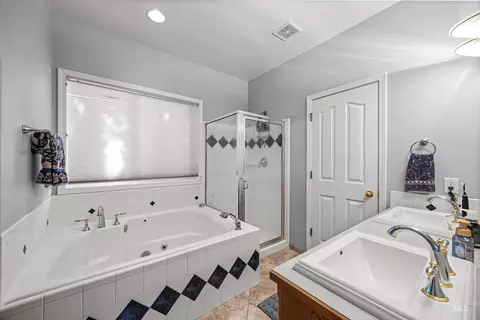 Bath - 1560 W Yellowstone Ct, Eagle, ID 83616 photo 2 of 3