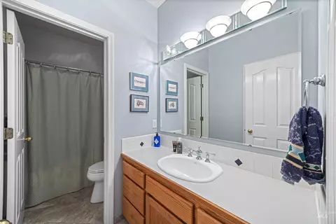 Bath - 1560 W Yellowstone Ct, Eagle, ID 83616 photo 3 of 3