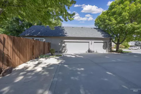 Exterior - 1560 W Yellowstone Ct, Eagle, ID 83616 photo 5 of 12
