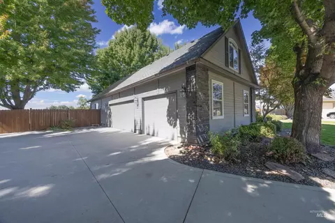 Exterior - 1560 W Yellowstone Ct, Eagle, ID 83616 photo 4 of 12