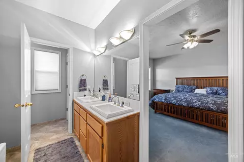 Bath - 1560 W Yellowstone Ct, Eagle, ID 83616 photo 1 of 3