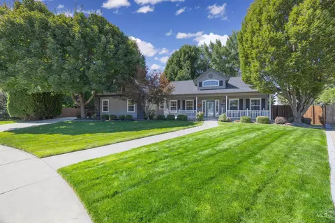 Exterior - 1560 W Yellowstone Ct, Eagle, ID 83616 photo 2 of 12