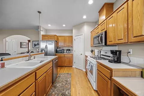 Kitchen - 1560 W Yellowstone Ct, Eagle, ID 83616 photo 2 of 4