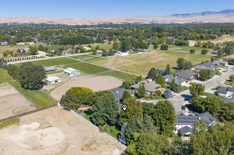 View/Area - 1560 W Yellowstone Ct, Eagle, ID 83616 photo 2 of 5