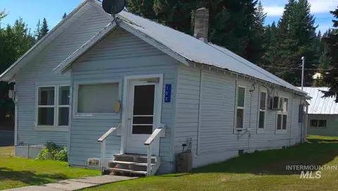 102 N 2nd St, Elk River, ID 83827