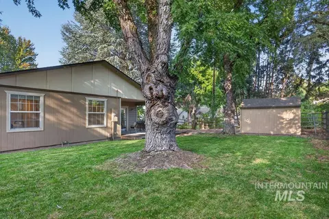 Exterior - 1383 E Fall Ct, Boise, ID 83706 photo 5 of 8