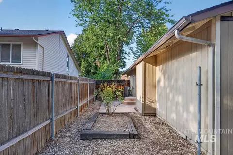 Exterior - 1383 E Fall Ct, Boise, ID 83706 photo 7 of 8