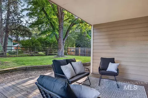 Exterior - 1383 E Fall Ct, Boise, ID 83706 photo 6 of 8