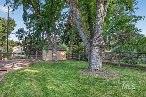 Exterior - 1383 E Fall Ct, Boise, ID 83706 photo 3 of 8