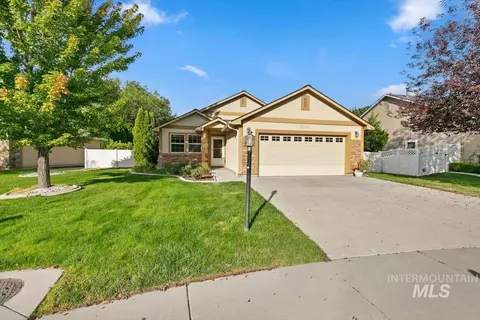 3809 S Edgeview Dr, Nampa, ID 83686