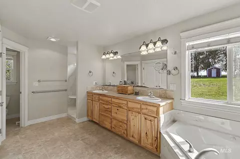 Bath - 6900 W Charters Ln, Melba, ID 83641 photo 4 of 5
