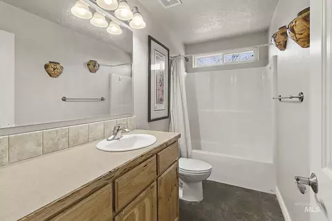 Bath - 6900 W Charters Ln, Melba, ID 83641 photo 1 of 5