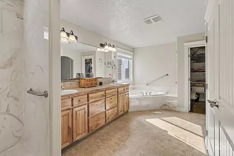 Bath - 6900 W Charters Ln, Melba, ID 83641 photo 2 of 5