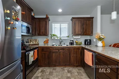 Kitchen - 2160 E Ridgeview Ave, Payette, ID 83661 photo 4 of 4