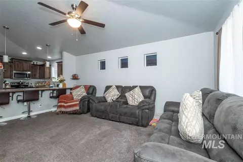Living - 2160 E Ridgeview Ave, Payette, ID 83661 photo 1 of 1
