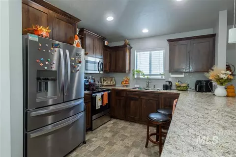 Kitchen - 2160 E Ridgeview Ave, Payette, ID 83661 photo 2 of 4