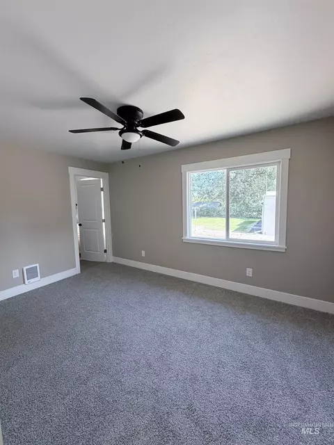 Bedroom - 488 3rd Ave W, Wendell, ID 83355 photo 3 of 4