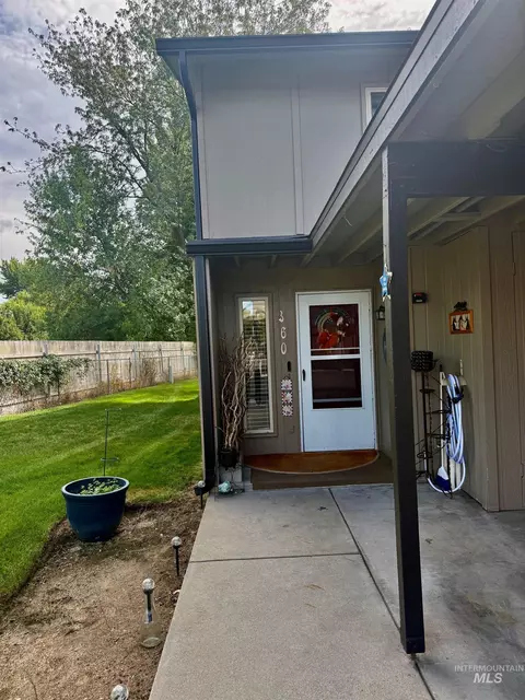 Exterior - 360 N Eagle Glen Ln, Eagle, ID 83616 photo 2 of 4