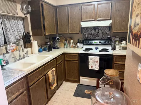 Kitchen - 360 N Eagle Glen Ln, Eagle, ID 83616 photo 1 of 1