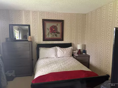 Bedroom - 360 N Eagle Glen Ln, Eagle, ID 83616 photo 1 of 2