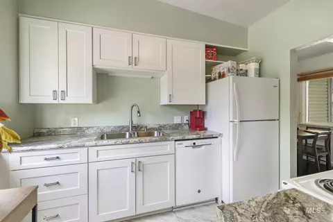 Kitchen - 344 Pierce St, Twin Falls, ID 83301 photo 4 of 4