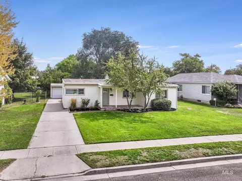 Exterior - 344 Pierce St, Twin Falls, ID 83301 photo 1 of 7