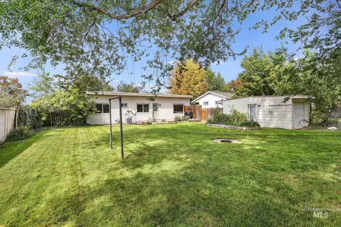 Exterior - 344 Pierce St, Twin Falls, ID 83301 photo 4 of 7