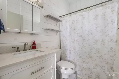 Bath - 344 Pierce St, Twin Falls, ID 83301 photo 1 of 1