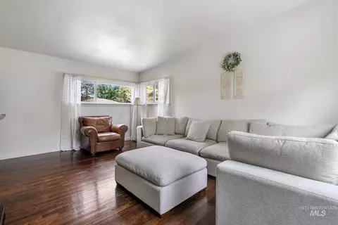 Living - 344 Pierce St, Twin Falls, ID 83301 photo 1 of 1