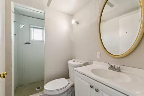 Bath - 1507 Cove Rd, Weiser, ID 83672 photo 2 of 2