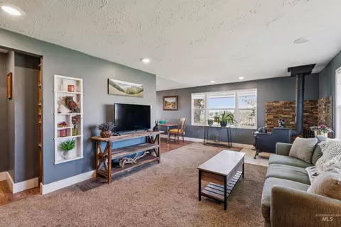 Living - 1507 Cove Rd, Weiser, ID 83672 photo 1 of 3