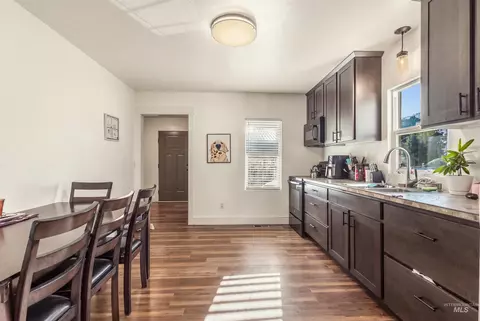 Entry Way - 424 S 5th, Rupert, ID 83350 photo 2 of 2