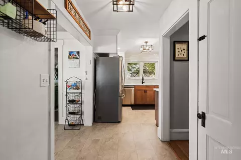 Entry Way - 320 4th St, Lewiston, ID 83501 photo 5 of 9