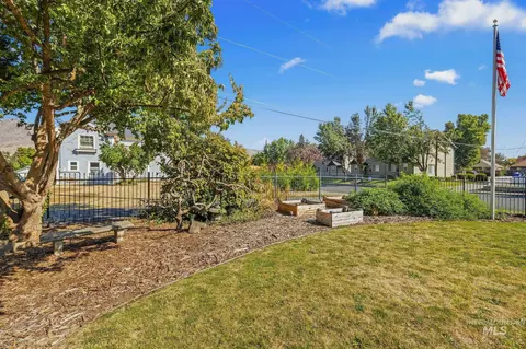 Exterior - 320 4th St, Lewiston, ID 83501 photo 5 of 9