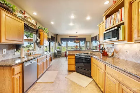 Kitchen - 479 E King Rd, Kuna, ID 83634 photo 2 of 4