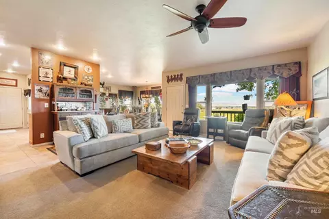 Living - 479 E King Rd, Kuna, ID 83634 photo 2 of 2