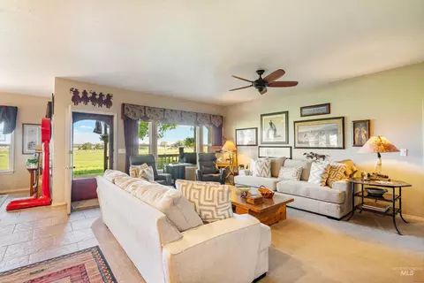 Living - 479 E King Rd, Kuna, ID 83634 photo 1 of 2
