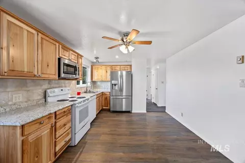 Kitchen - 3085 Dickson Ave, Twin Falls, ID 83301 photo 3 of 3