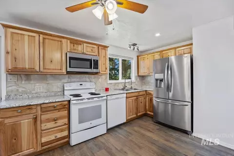 Kitchen - 3085 Dickson Ave, Twin Falls, ID 83301 photo 1 of 3