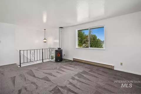 Living - 3085 Dickson Ave, Twin Falls, ID 83301 photo 2 of 4