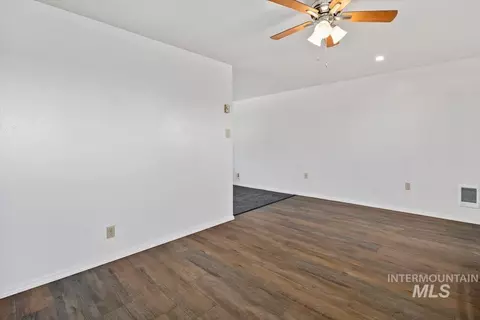 Living - 3085 Dickson Ave, Twin Falls, ID 83301 photo 4 of 4