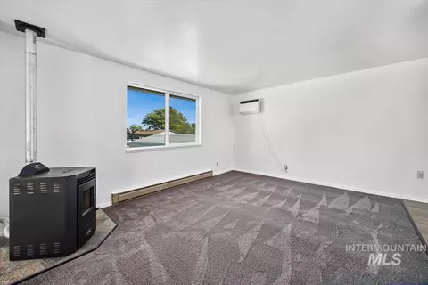 Living - 3085 Dickson Ave, Twin Falls, ID 83301 photo 1 of 4