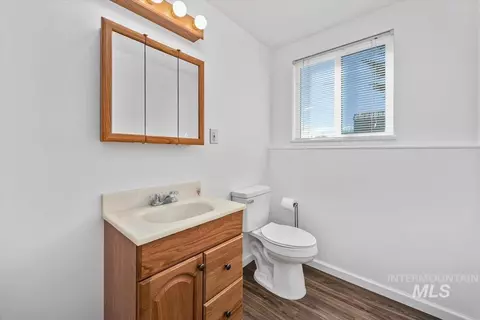 Bath - 3085 Dickson Ave, Twin Falls, ID 83301 photo 2 of 3
