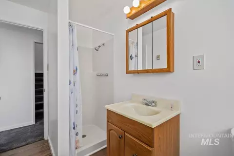 Bath - 3085 Dickson Ave, Twin Falls, ID 83301 photo 3 of 3