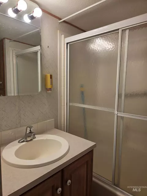 Bath - 514 D28 Sawyer St #D28, Cascade, ID 83611 photo 2 of 3