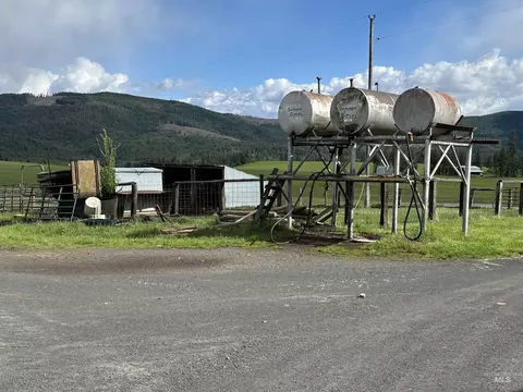 Exterior - 2000 Park Rd, Deary, ID 83823 photo 8 of 12