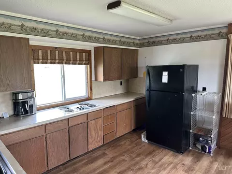 Kitchen - 2000 Park Rd, Deary, ID 83823 photo 4 of 4